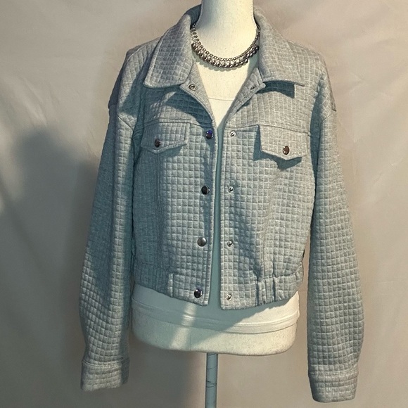 Simple and stylish jacket for everyday wear. You can dress it up or down. - Picture 2 of 7